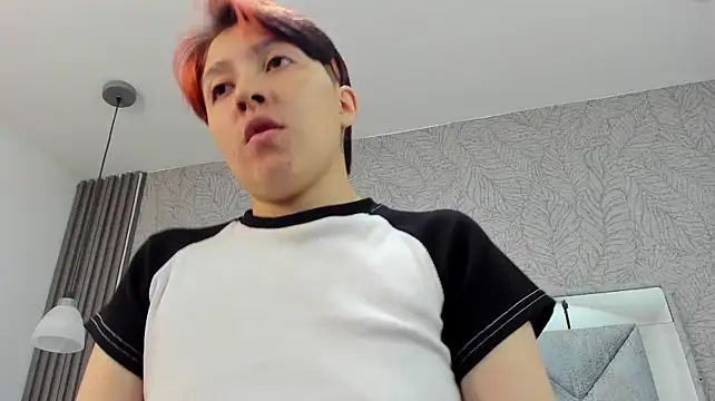 EllenJordan__ - show tits at first angle