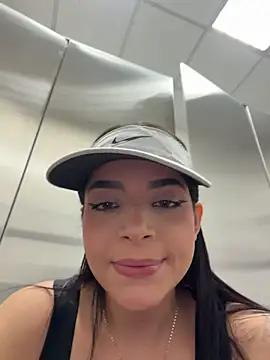 ArieliciousXXX - FINGERING PUSSY IN THE BATHROOM😈