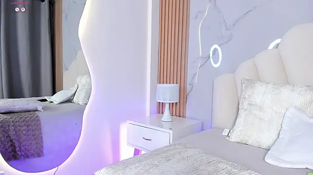 Raquel_Hide - Show tits and lick fingers 🤤