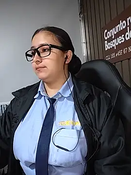 Cute_Penelope - zoom pussy+rub clitoris at work🤫shh