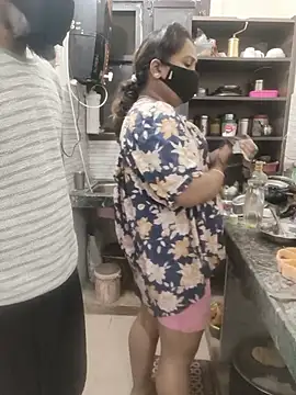 Lily-Darlling - Ass show without panty