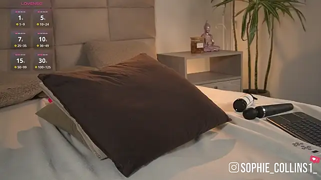 SophieCollins_1 - Domi inside