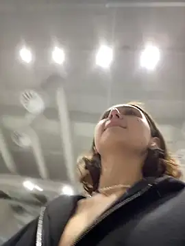 QuitieLia - Play with ass in the fitting room