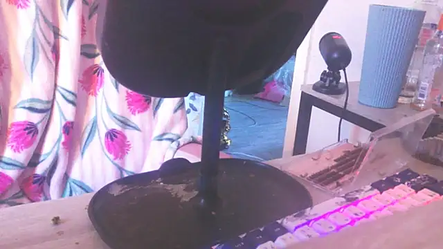 Nastydianastrips - SQUIRT ON YOUR VIBRATOR FOR US RIGHT NOW