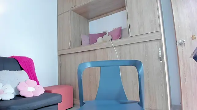 Oralarson1 - 2 fingers in pussy 👀✌🏼🍓