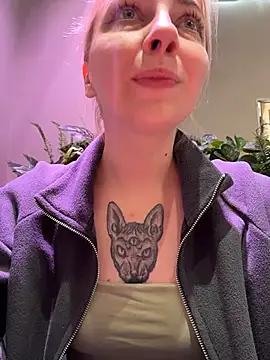 Sunny___Bunny - show tits in public near ppl