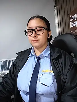 Cute_Penelope - zoom pussy+rub clitoris at work🤫shh