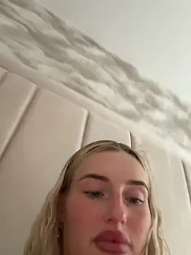 Blondetart69 - SPREAD HOLES DOGGY