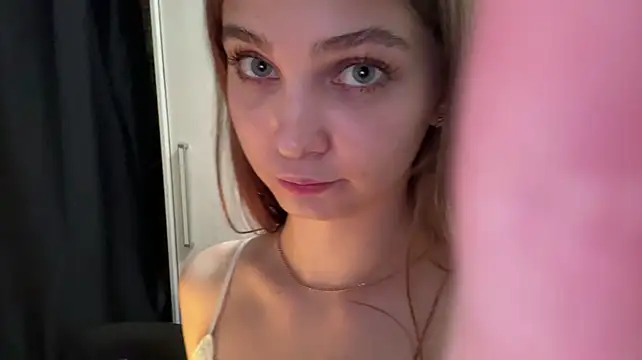 Babysmall_girl - ass tease
