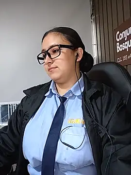Cute_Penelope - zoom pussy+rub clitoris at work🤫shh