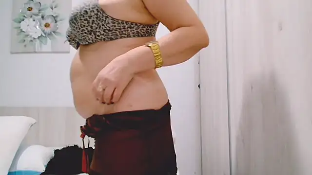 MilfSupreme - UNDRESS ME/SEXY STRIP