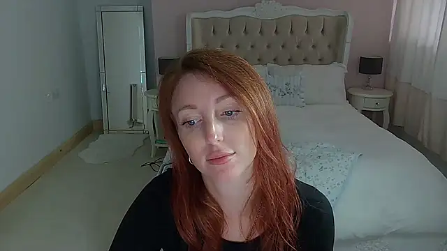 Red_firesquirt - flash tits