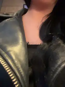 Tisha_Busty - REMOVE BRA in CAFE & SHAKE NAKD BOOBS