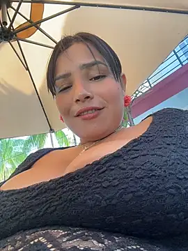 Sara-Vegaa - SHOWS ASSHOLE AND TWO FINGERS IN PUBLIC