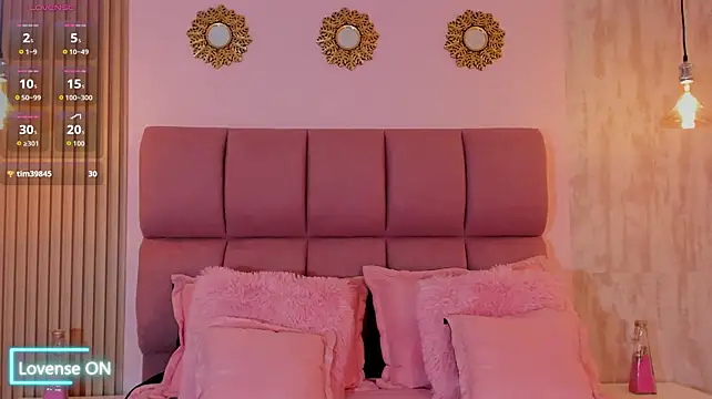 Nia_Morroe - spanks x5...red ass✧