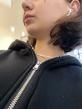 QuitieLia - Play with ass in the fitting room