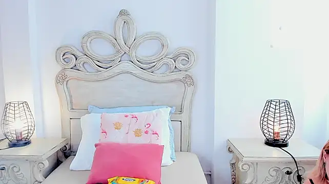 Frehia_dimou - Squeeze tits and spank
