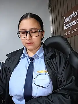 Cute_Penelope - zoom pussy+rub clitoris at work🤫shh