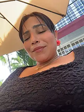 Sara-Vegaa - SHOWS ASSHOLE AND TWO FINGERS IN PUBLIC