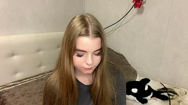 LiviaSmelser - Show tongue