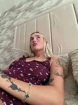 Blondetart69 - SPREAD HOLES DOGGY
