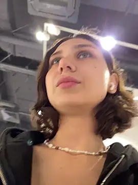 QuitieLia - Play with ass in the fitting room