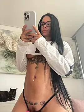 LaraHenao - free boobs