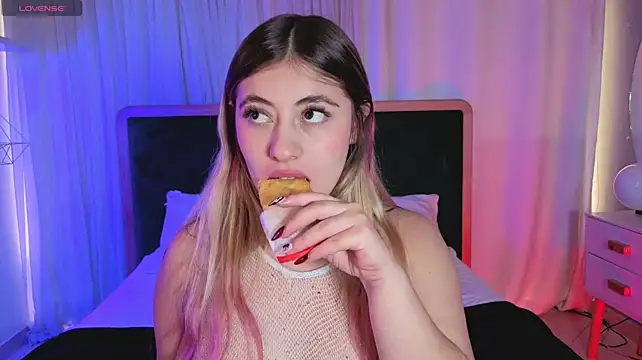 Tiffany_becker - Shake that hot ass and put plug
