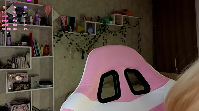 AnnyiBlue - Bootyb tease clos to cam