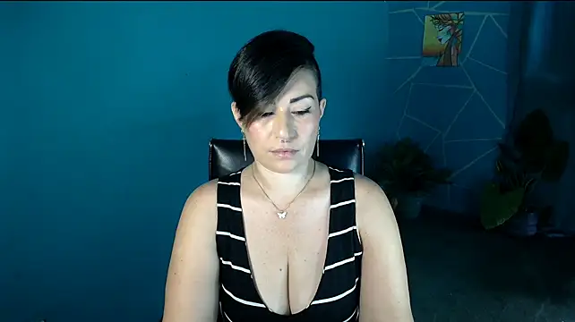 Sunny-Gaby - show tits