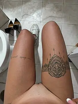 Thegirlofthemirror - Culo a figa aperti a pecora