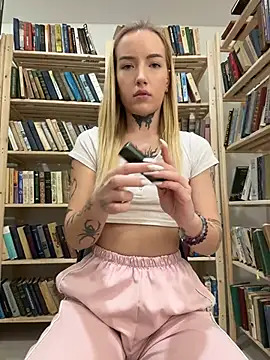 Your_dream4 - walk wirh naked boobs in crowed library