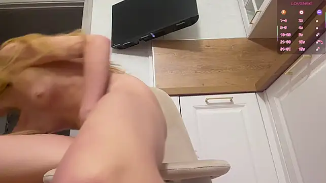 LinaFlamie - rub the clitoris