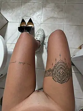 Thegirlofthemirror - Culo a figa aperti a pecora