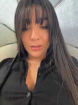 AlanaRouss - Finguers in my pussy in public