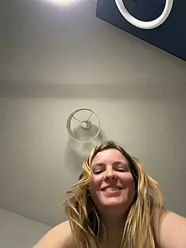 Heyitskiara - French kiss with her?😋