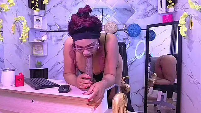 AmberNix - OPEN ASS