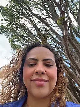 Chloe_Leaozinho - Tirar calcinha/ Controle lush em público