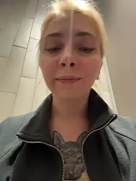 Sunny___Bunny - Flash pussy in public