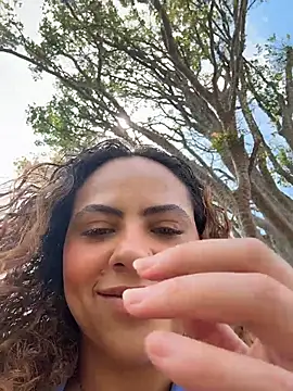 Chloe_Leaozinho - Tirar calcinha/ Controle lush em público
