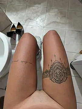 Thegirlofthemirror - Culo a figa aperti a pecora