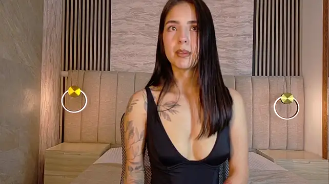Giapearl25 - Naked and spank
