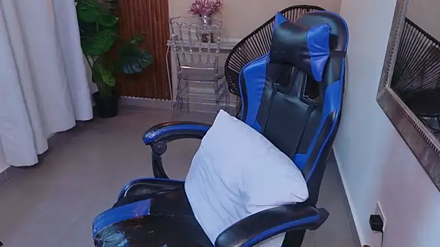 Kenya--Buhle - Orgasm with my fucking machine