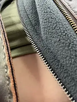 Sunny___Bunny - Pinch ONE naked nipple near ppl