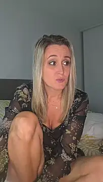 Malicia-hot - FALSH CHATTE + 2 DOIGTS