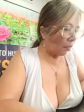 __valentina18 - Oil on my big tits
