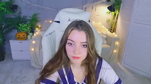 Lana__Cute_ - suck fingers