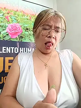 __valentina18 - Oil on my big tits