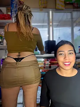 Sammyqueenx21 - let stranger touch boobs of 2 girls