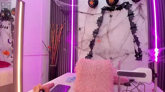 Petite_phoenix - Naked